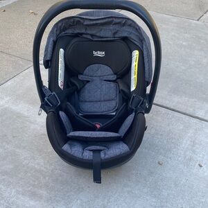 Britax Infant Car Seat - Black and Gray